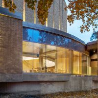 Dow-Planetarium exterior bent glass